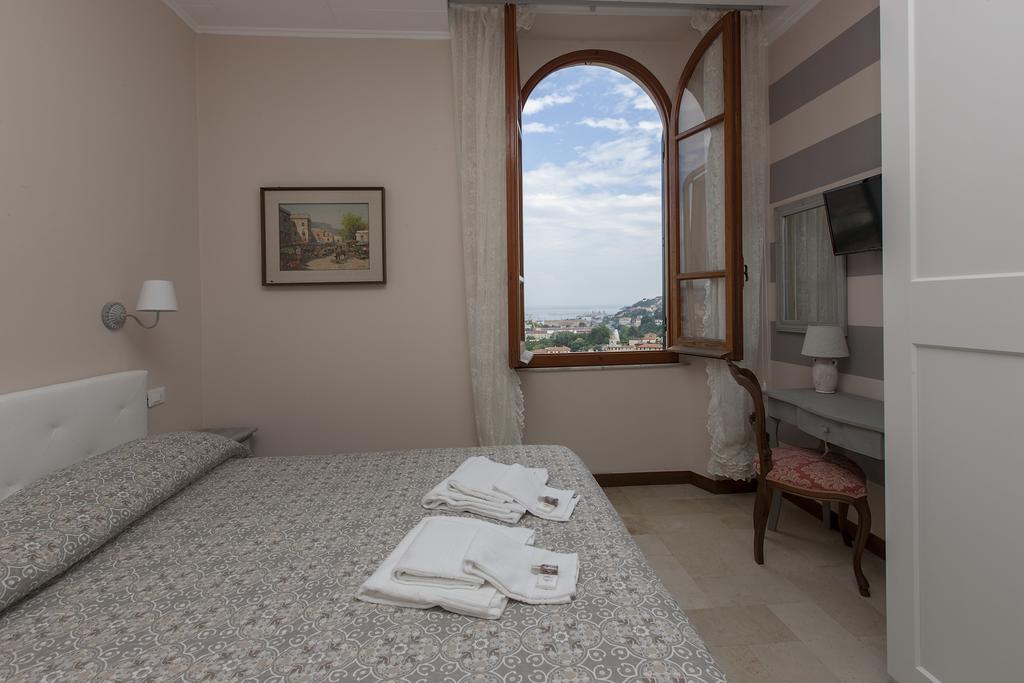 Casa de hóspedes Cá Leon 2*